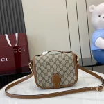 GUCCI GG Emblem迷你米棕帆布斜揹包-815211：圖片 4