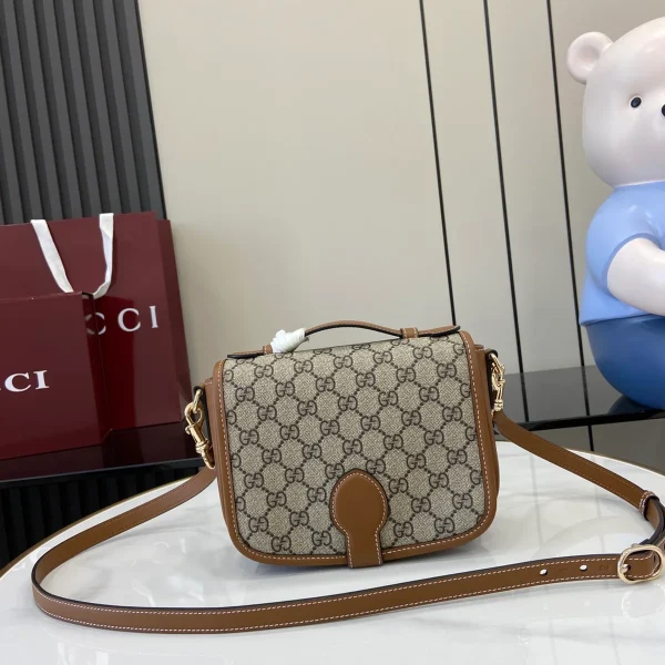 GUCCI GG Emblem迷你米棕帆布斜揹包-815211：圖片 4