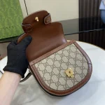 GUCCI Horsebit 1955迷你白色皮革肩揹包-781387：圖片 8