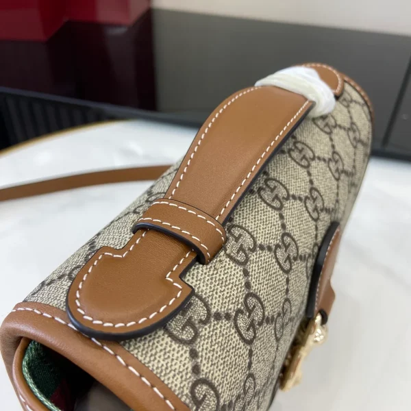GUCCI GG Emblem迷你米棕帆布斜揹包-815211：圖片 7