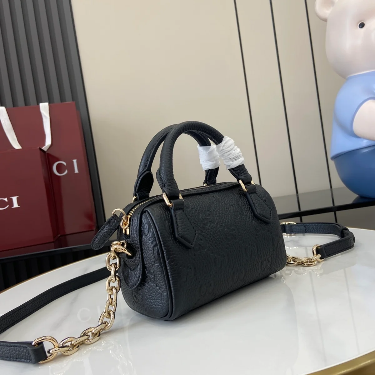 GUCCI GG Emblem超迷你黑色粒面皮革手挽包-815256 3 GUCCI GG Emblem超迷你黑色粒面皮革手挽包-815256