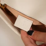 GUCCI GG Marmont迷你黑漆皮斜揹包-476433：圖片 9