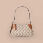 GUCCI GG Emblem超迷你米棕帆布肩揹包-820696