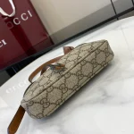 GUCCI GG Emblem超迷你米棕帆布肩揹包-820696：圖片 5