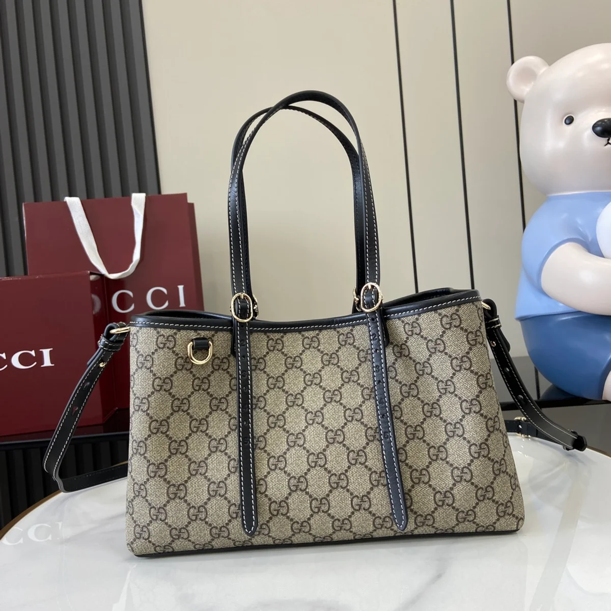 GUCCI GG Emblem小號米棕帆布手提包-815214 2 GUCCI GG Emblem小號米棕帆布手提包-815214