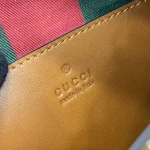 GUCCI GG Emblem小號米棕帆布斜揹包-815218：圖片 10