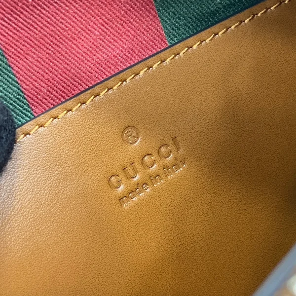 GUCCI GG Emblem小號米棕帆布斜揹包-815218：圖片 10