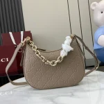 GUCCI GG Emblem小號黑色粒面肩揹包-815409：圖片 2