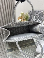 Dior Book Tote 米白色和灰色Dior Oblique 刺繡托特包：圖片 10
