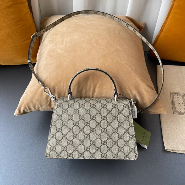GUCCI GG Supreme小號米棕帆布斜背包-739496：圖片 3