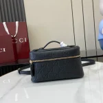 GUCCI GG Emblem迷你黑色粒面超迷你包-815949：圖片 2