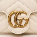 GUCCI GG Marmont迷你黑漆皮斜揹包-476433：圖片 10