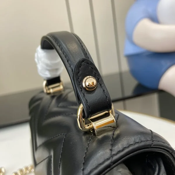 GUCCI GG Marmont迷你黑色皮革斜揹包-811238：圖片 7
