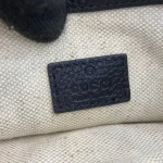 GUCCI GG Emblem超迷你灰褐粒面斜背包-815278：圖片 10