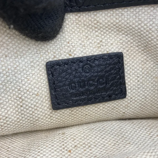 GUCCI GG Emblem超迷你灰褐粒面斜背包-815278：圖片 10