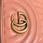 GUCCI GG Marmont小號黑色紋斜揹包-447632：圖片 6