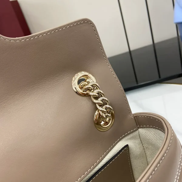 GUCCI GG Marmont迷你黑色皮革斜揹包-446744：圖片 10