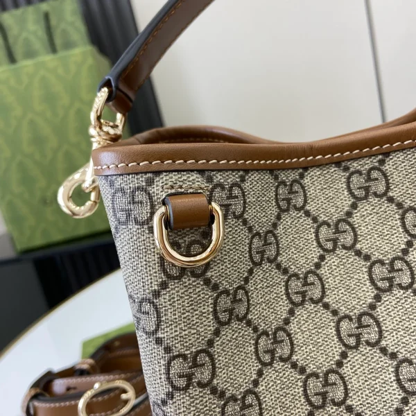 GUCCI GG Emblem迷你黑色皮革水桶包-815118：圖片 6