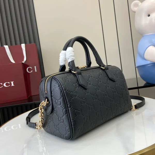 GUCCI GG Emblem小號黑色皮革手挽包-815255：圖片 3