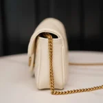 GUCCI GG Marmont迷你黑漆皮斜揹包-476433：圖片 5