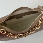 GUCCI GG Emblem中號黑色粒面肩揹包-820453：圖片 10