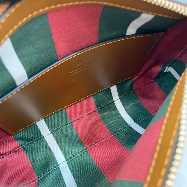 GUCCI GG Emblem小號米棕帆布斜揹包-815218：圖片 9