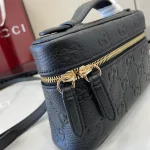 GUCCI GG Emblem迷你黑色粒面超迷你包-815949：圖片 8