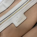 GUCCI GG Supreme中號米棕皮革斜揹包-795113：圖片 10