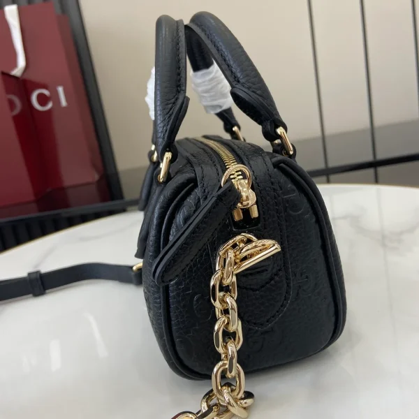 GUCCI GG Emblem超迷你黑色粒面皮革手挽包-815256：圖片 6