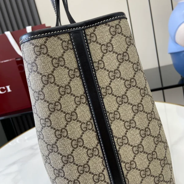 GUCCI GG Emblem中號米棕帆布托特包-815213：圖片 7