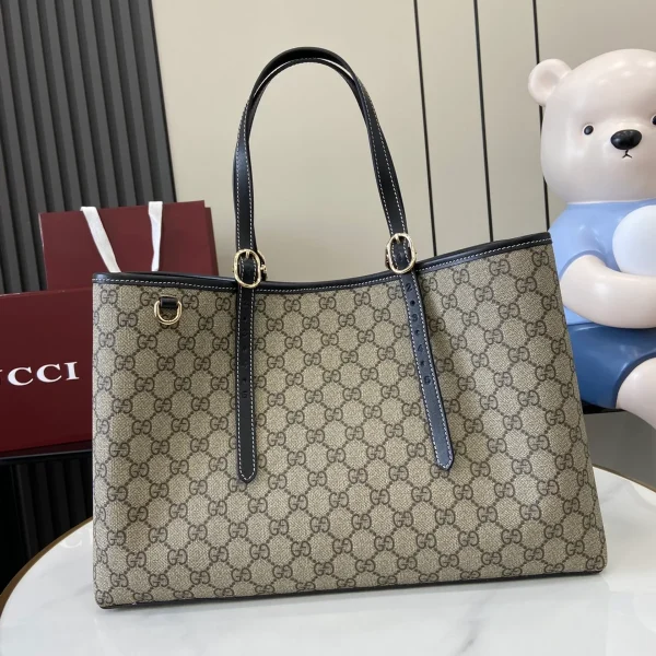 GUCCI GG Emblem中號米棕帆布托特包-815213：圖片 2