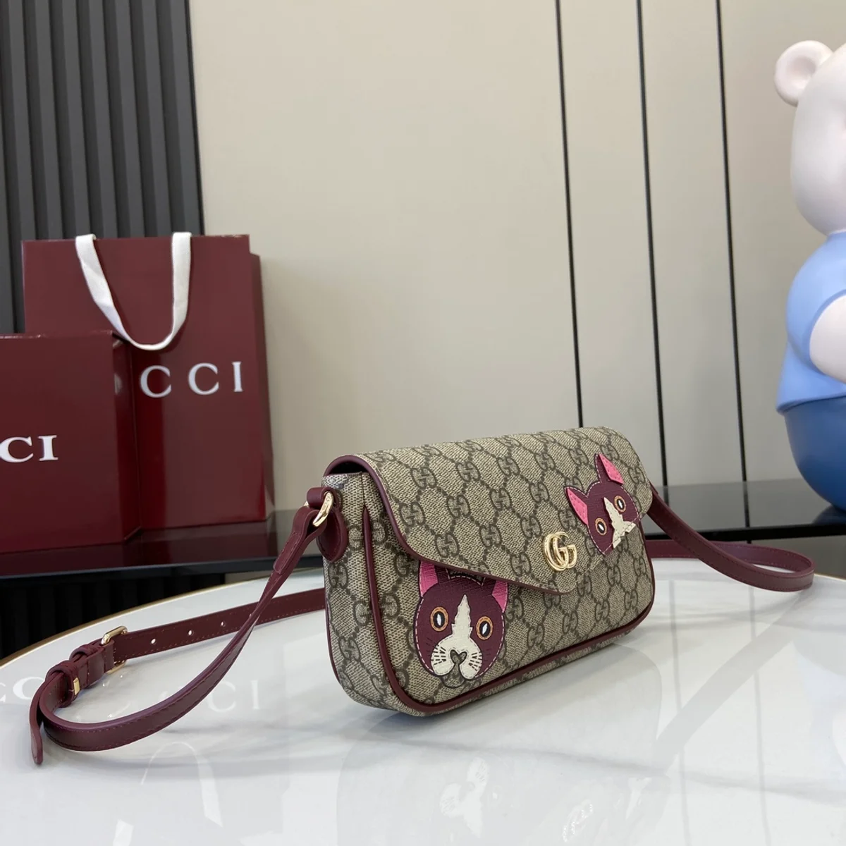GUCCI GG Monogram小號米棕塗層布斜揹包-818764 2 GUCCI GG Monogram小號米棕塗層布斜揹包-818764