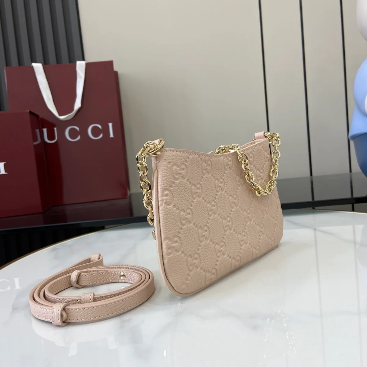 GUCCI GG Emblem迷你黑色皮革斜揹包-815278 3 GUCCI GG Emblem迷你黑色皮革斜揹包-815278