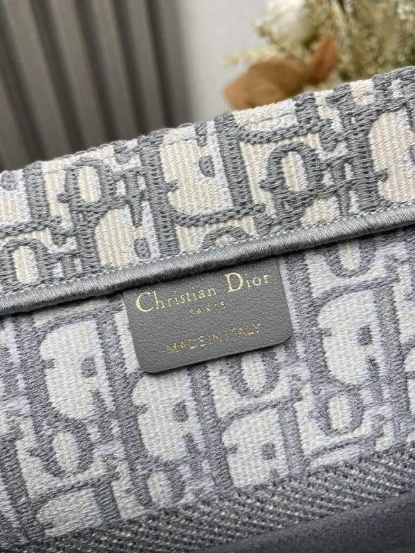 Dior Book Tote 米白色和灰色Dior Oblique 刺繡托特包：圖片 9