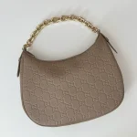GUCCI GG Emblem中號黑色粒面肩揹包-820453：圖片 6