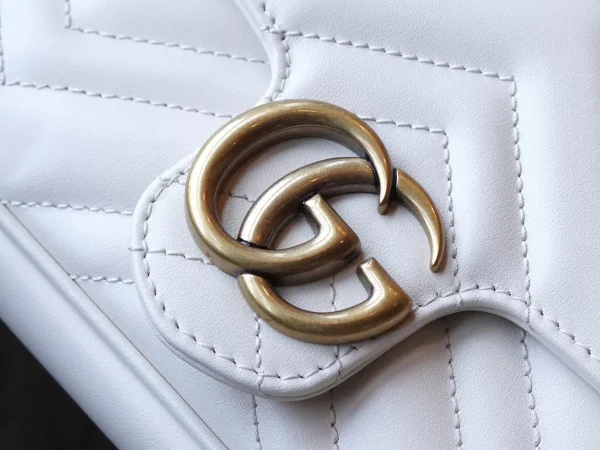 GUCCI GG Marmont黑色漆皮斜背包-751526：圖片 10