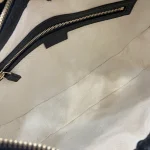 GUCCI GG Emblem中號灰褐粒面肩揹包-820453：圖片 9