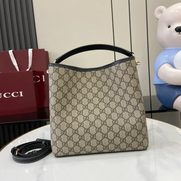 GUCCI GG Emblem小號米棕皮革斜揹包-815103：圖片 4