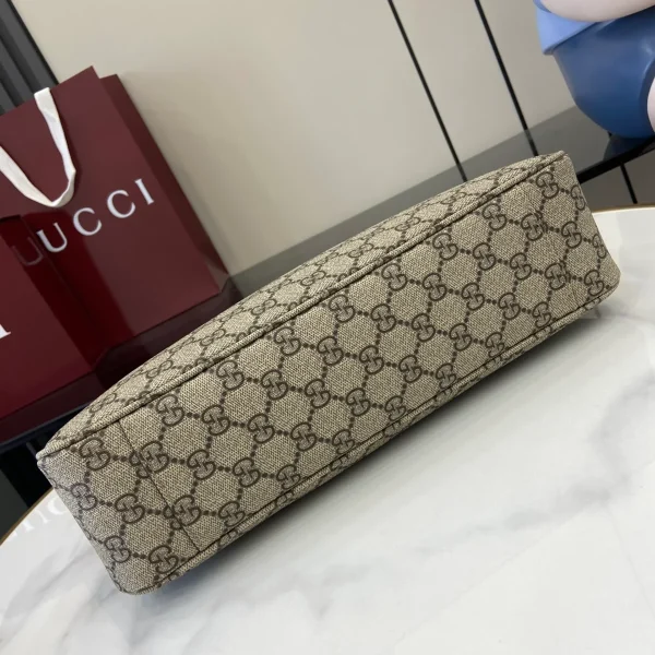 GUCCI GG Emblem中號米棕皮革肩揹包-815216：圖片 5