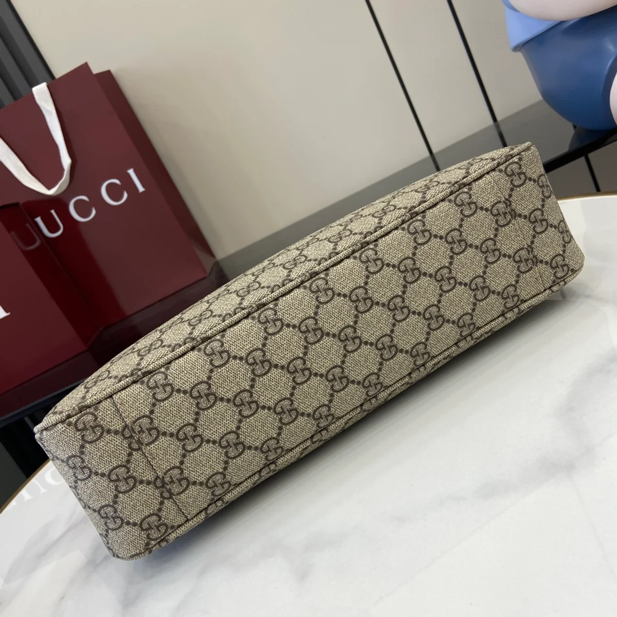 GUCCI GG Emblem中號米棕皮革肩揹包-815216 5 GUCCI GG Emblem中號米棕皮革肩揹包-815216
