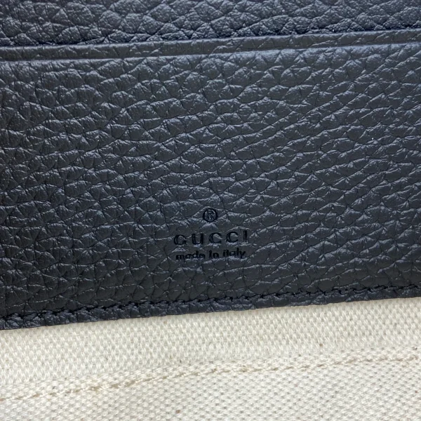 GUCCI GG Emblem迷你黑色粒面超迷你包-815949：圖片 10