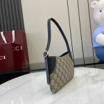 GUCCI GG Emblem超迷你米棕帆布肩背包-820696：圖片 3