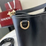 GUCCI GG Emblem迷你米棕帆布水桶包-815118：圖片 7
