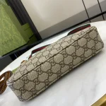 GUCCI GG Emblem小號米棕帆布斜揹包-815218：圖片 5