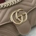 GUCCI GG Marmont迷你黑色皮革斜揹包-446744：圖片 5