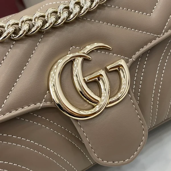 GUCCI GG Marmont迷你黑色皮革斜揹包-446744：圖片 5