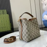 GUCCI GG Emblem迷你黑色皮革水桶包-815118：圖片 3