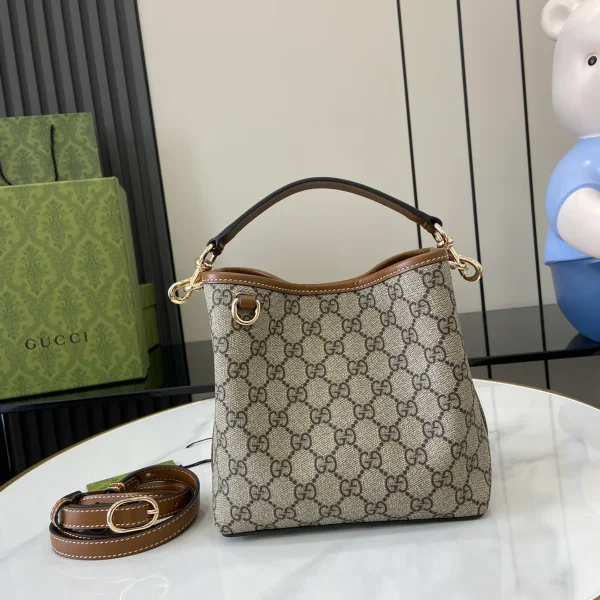 GUCCI GG Emblem迷你黑色皮革水桶包-815118：圖片 2