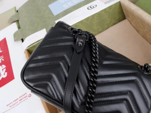 GUCCI GG Marmont迷你灰褐絎縫皮斜揹包-446744：圖片 11