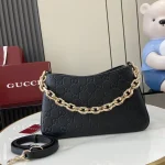 GUCCI GG Emblem迷你黑色皮革斜揹包-815263：圖片 2